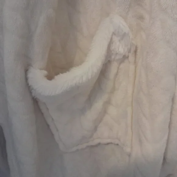 Macy's Charter Club Cozy Plush Wrap Wearable Poncho Shawl Blanket with Pockets - Picture 5 of 10